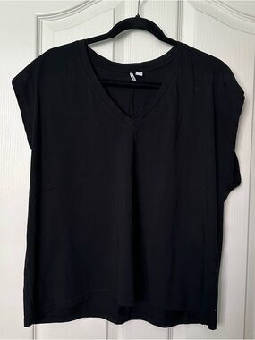 NORDSTROM Black V-Neck Sleeveless  Women's Top